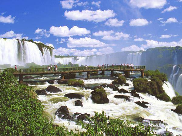 Picture of one of the Hostel 76 excursions to the waterfalls in Argentina